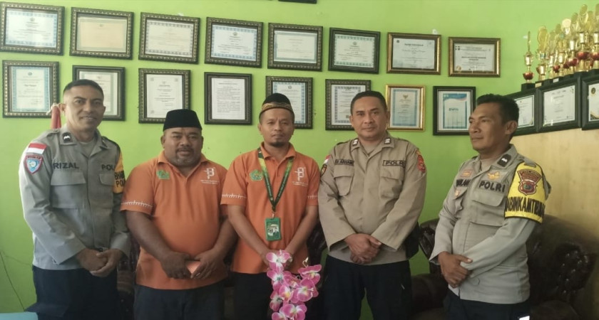 Polisi Hadir di Tengah MATSAMA: Wujud Kepedulian terhadap Pendidikan Karakter Siswa MTs Negeri Manggarai